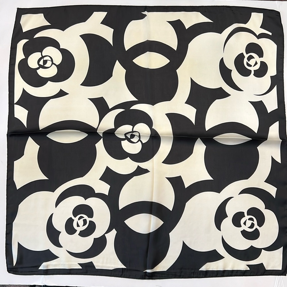 New Inspired Black & Creamy Flowered Colored Scarf - Picture 5 of 6